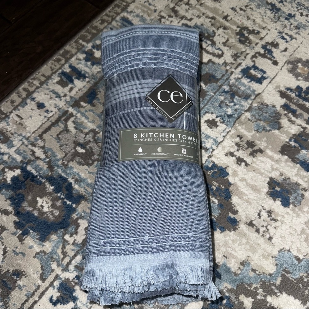 NWT CE 8 kitchen towels